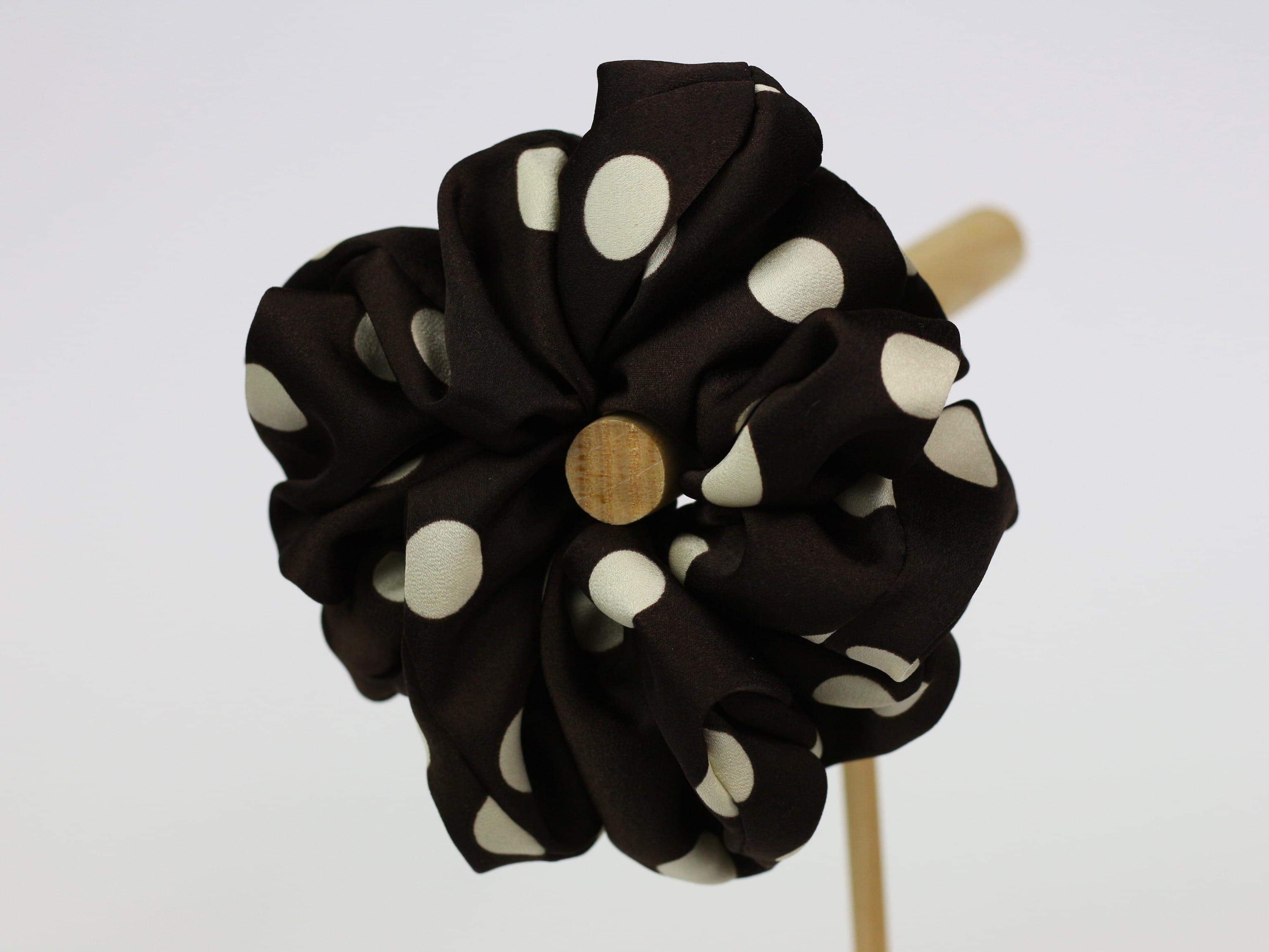 Scrunchie ULTRA - ciemnobrązowa w grochy