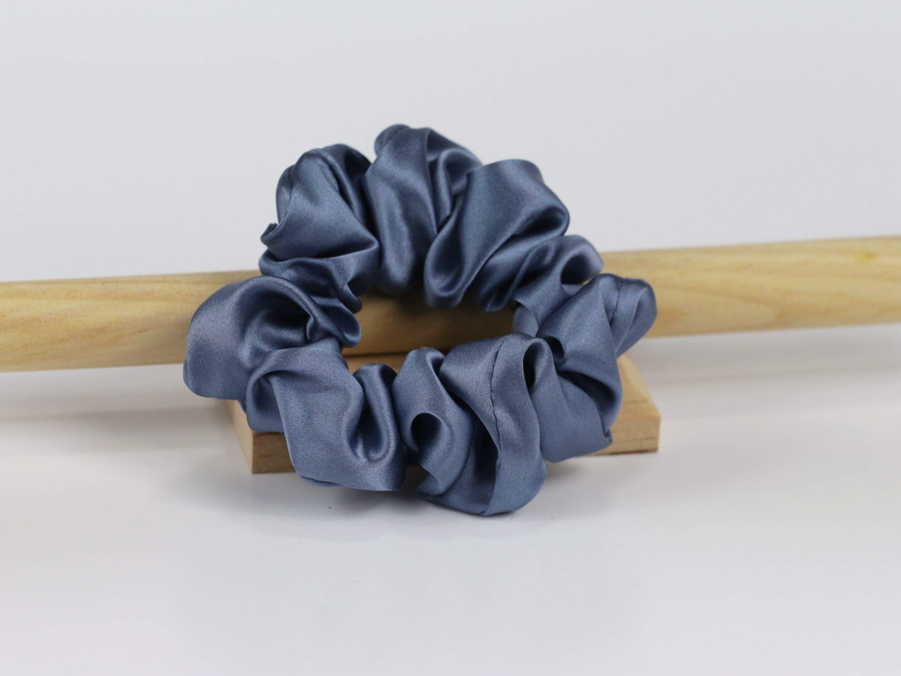 Jedwabna scrunchie MEDIUM - błękit