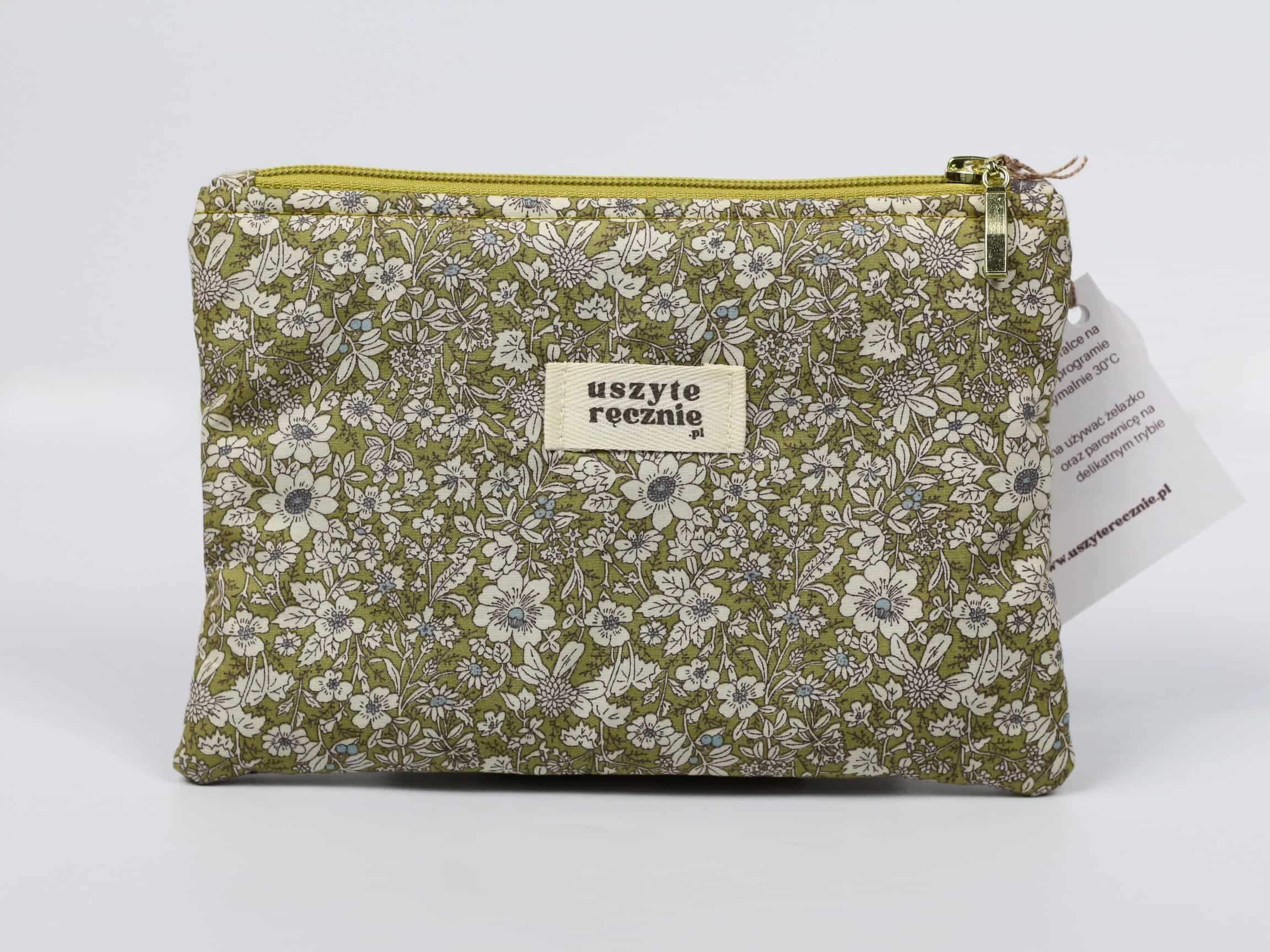 Kosmetyczka płaska - kwiatki na zielonym tle / case na czytnik e-book