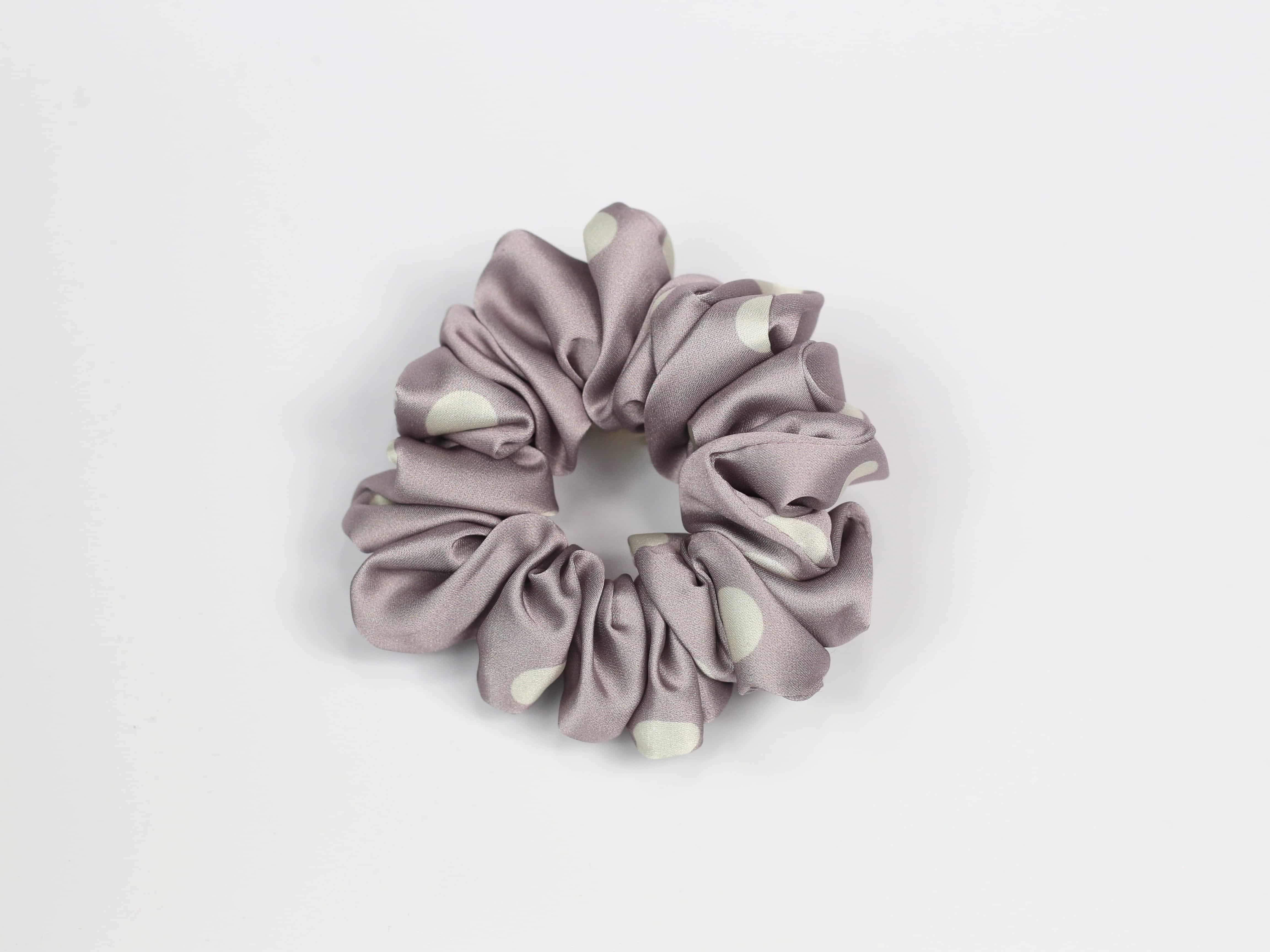 Scrunchie CLASSIC - groszki na wrzosowym tle