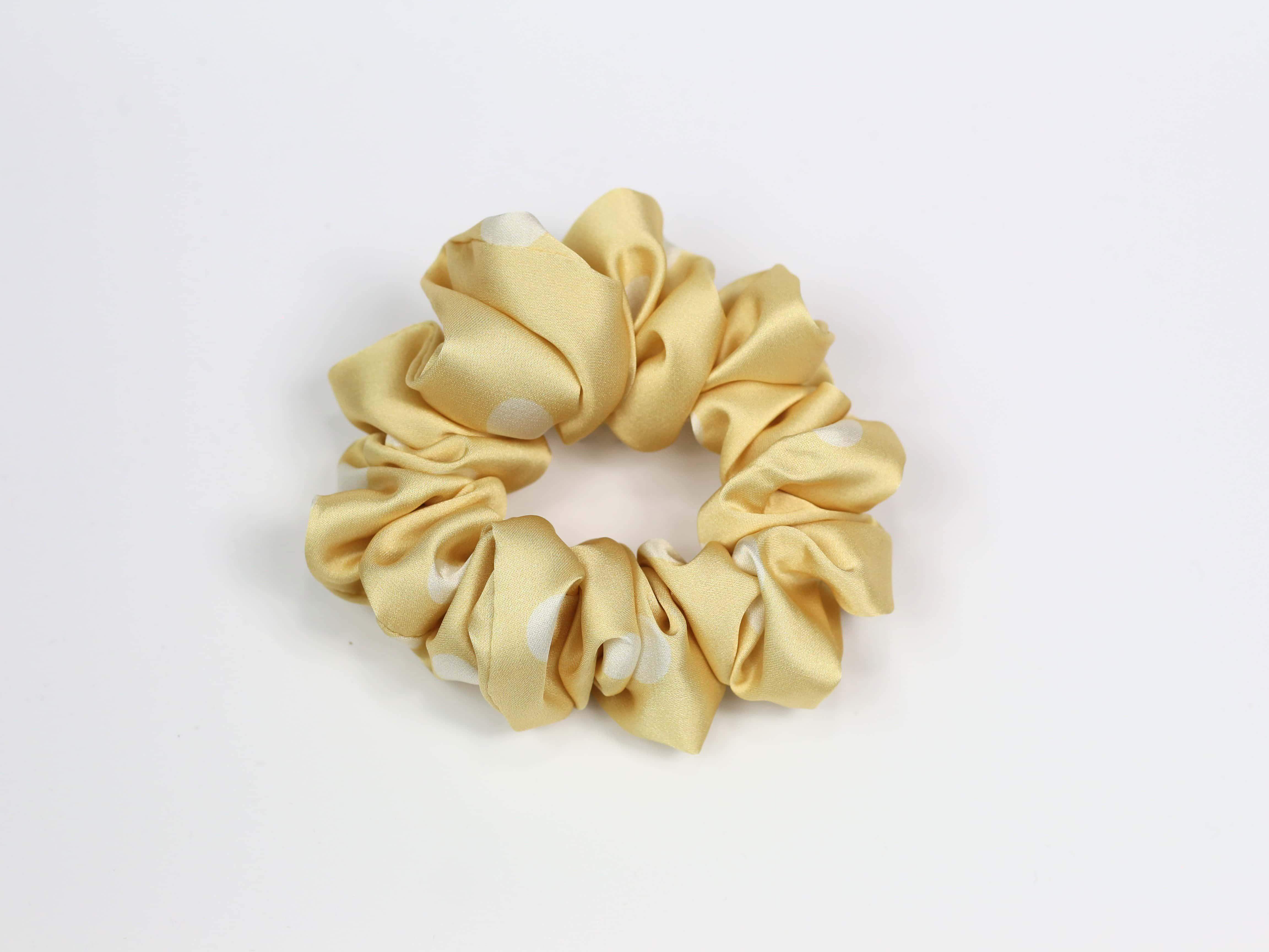 Scrunchie CLASSIC - groszki na masełkowym tle