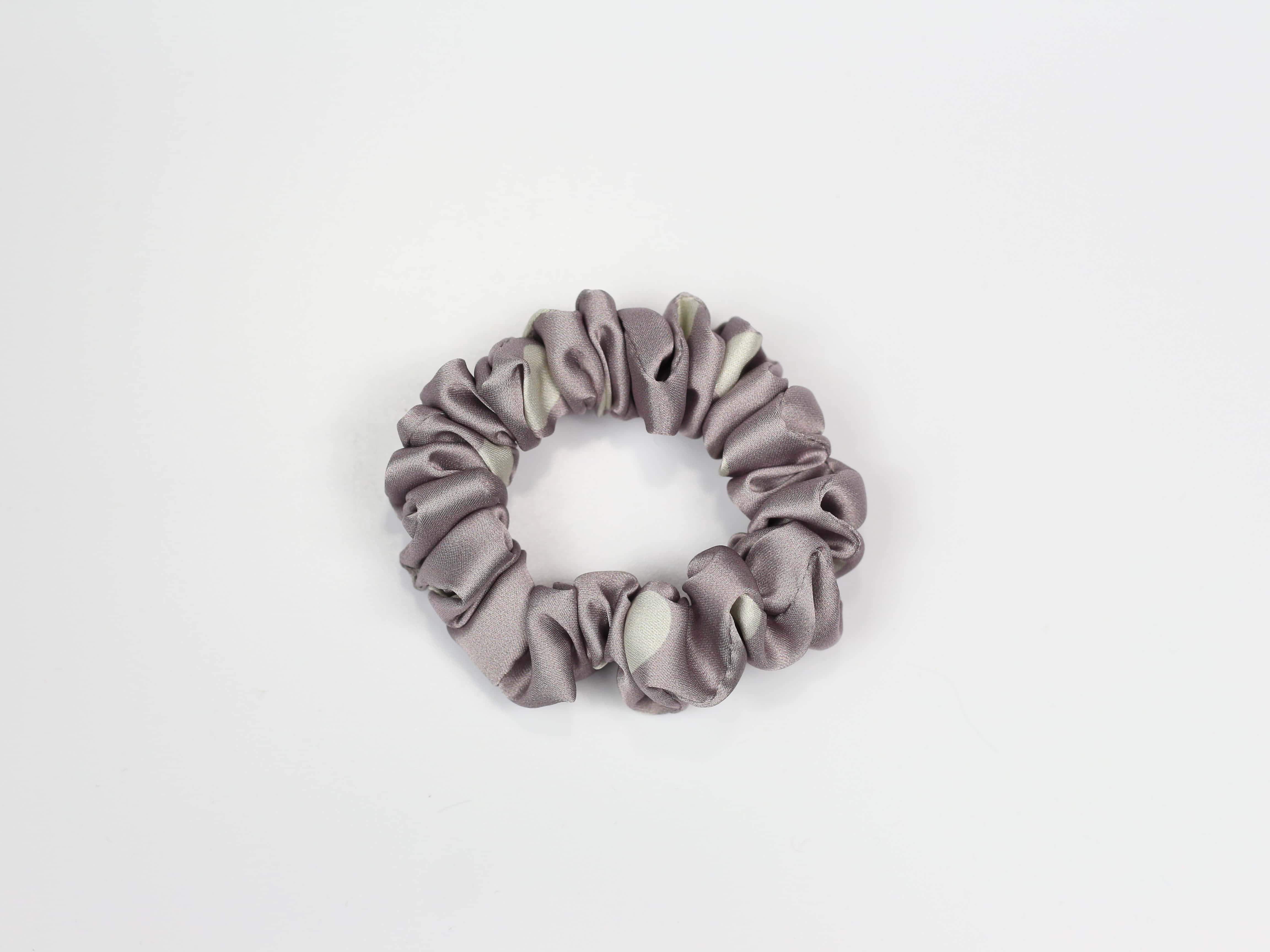 Scrunchie MINI - groszki na wrzosowym tle
