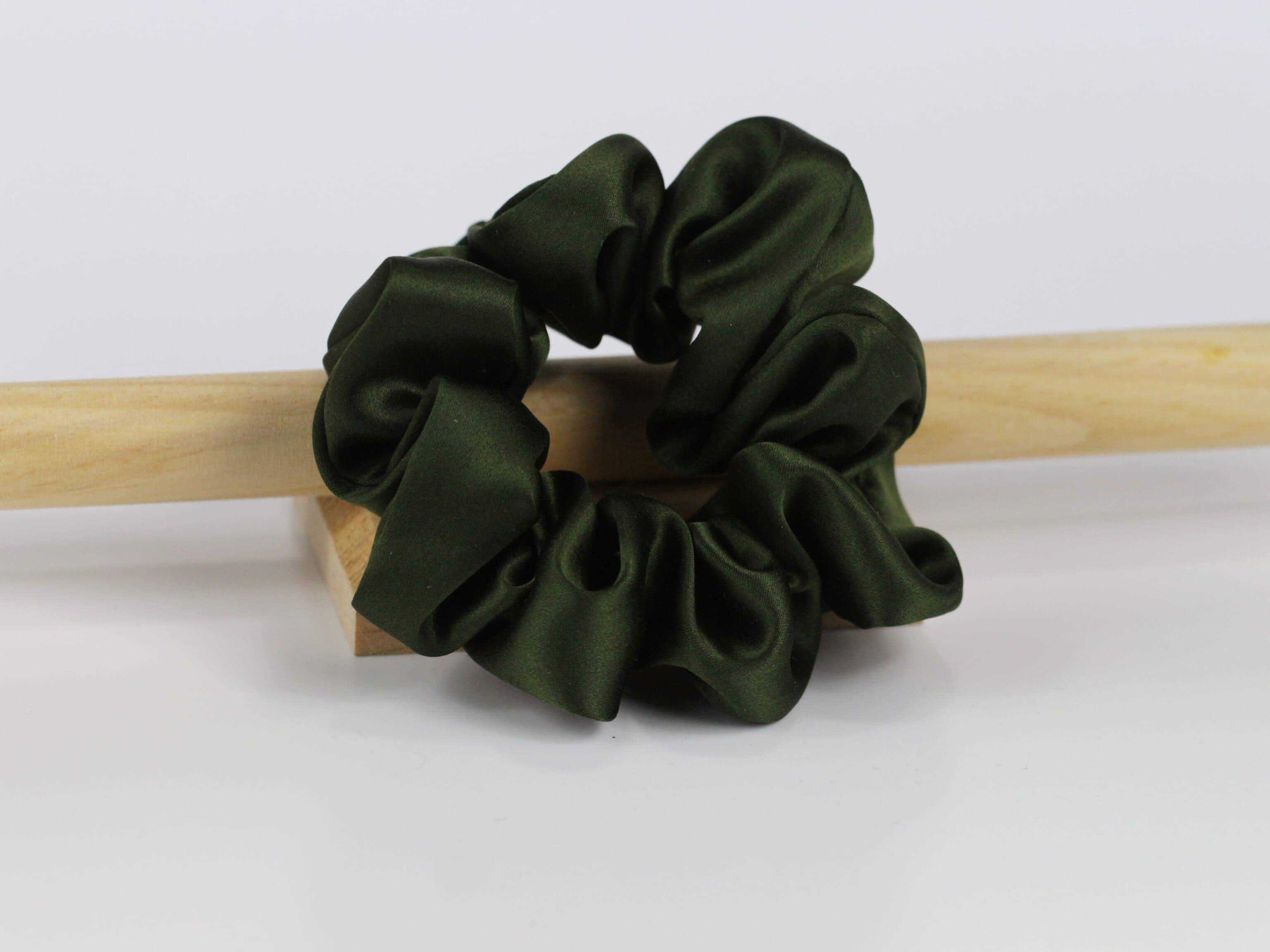 Jedwabna scrunchie MEDIUM - butelkowa zieleń
