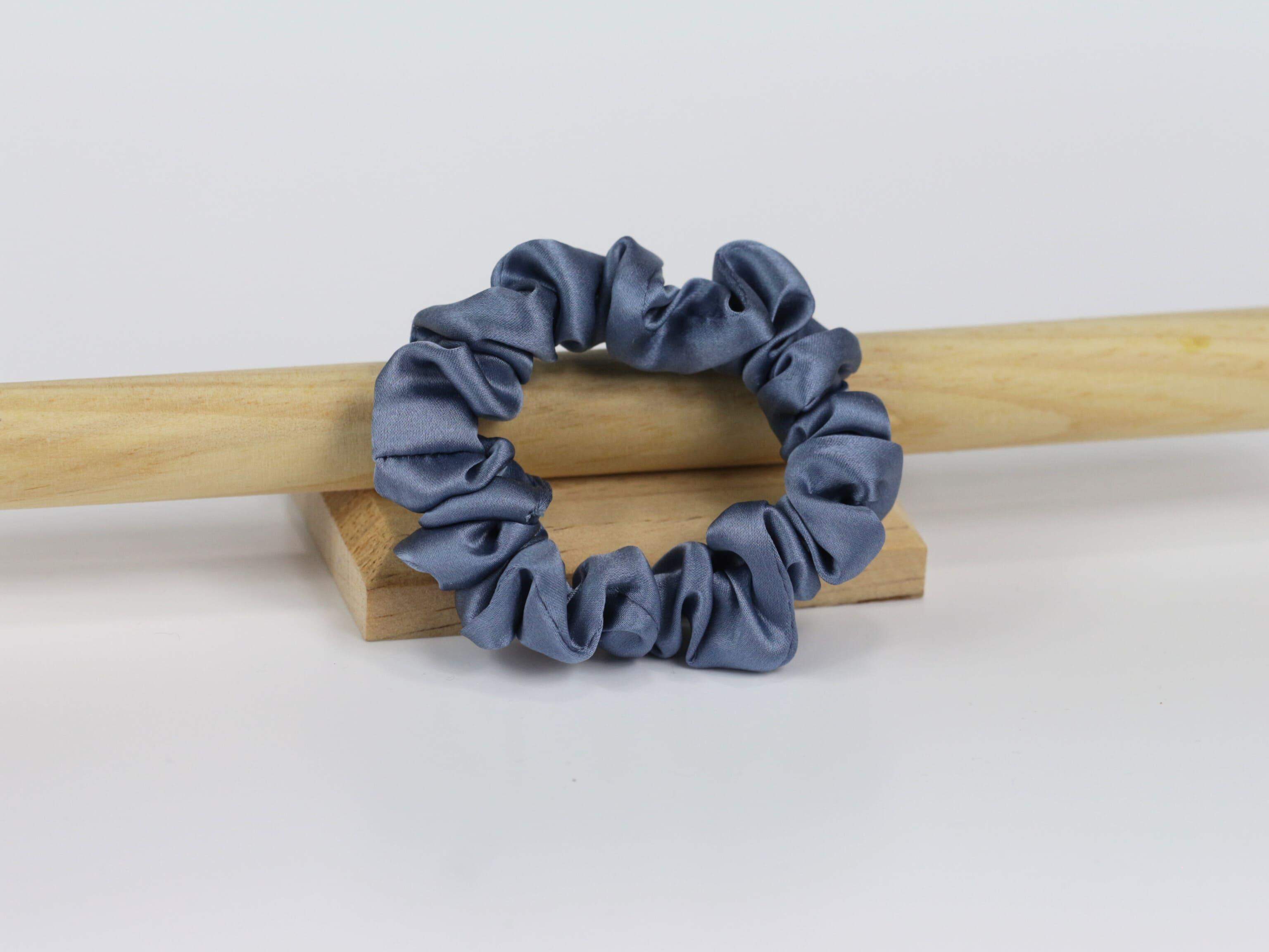 Jedwabna scrunchie MINI - błękit