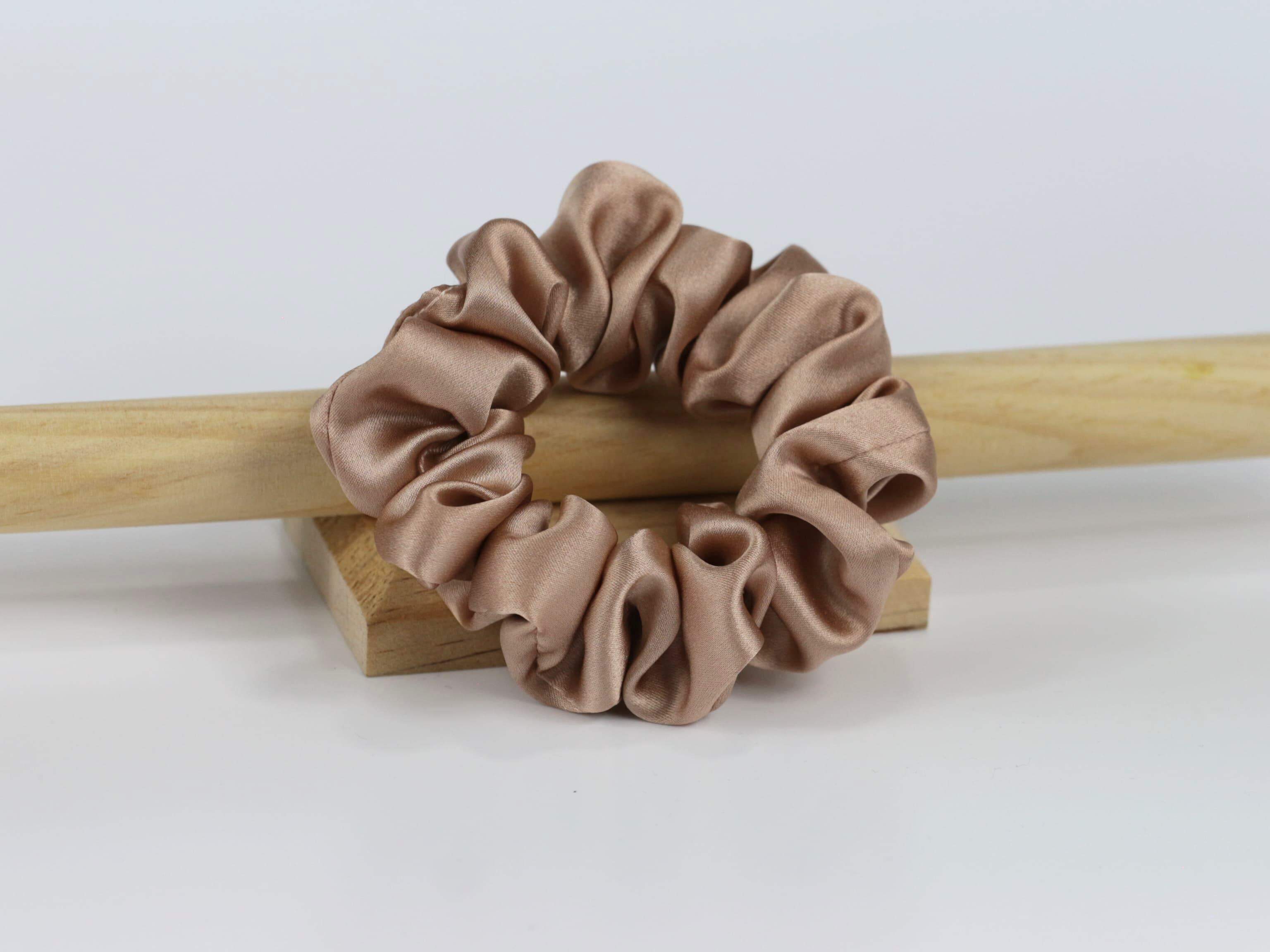 Jedwabna scrunchie SMALL - szampański beż