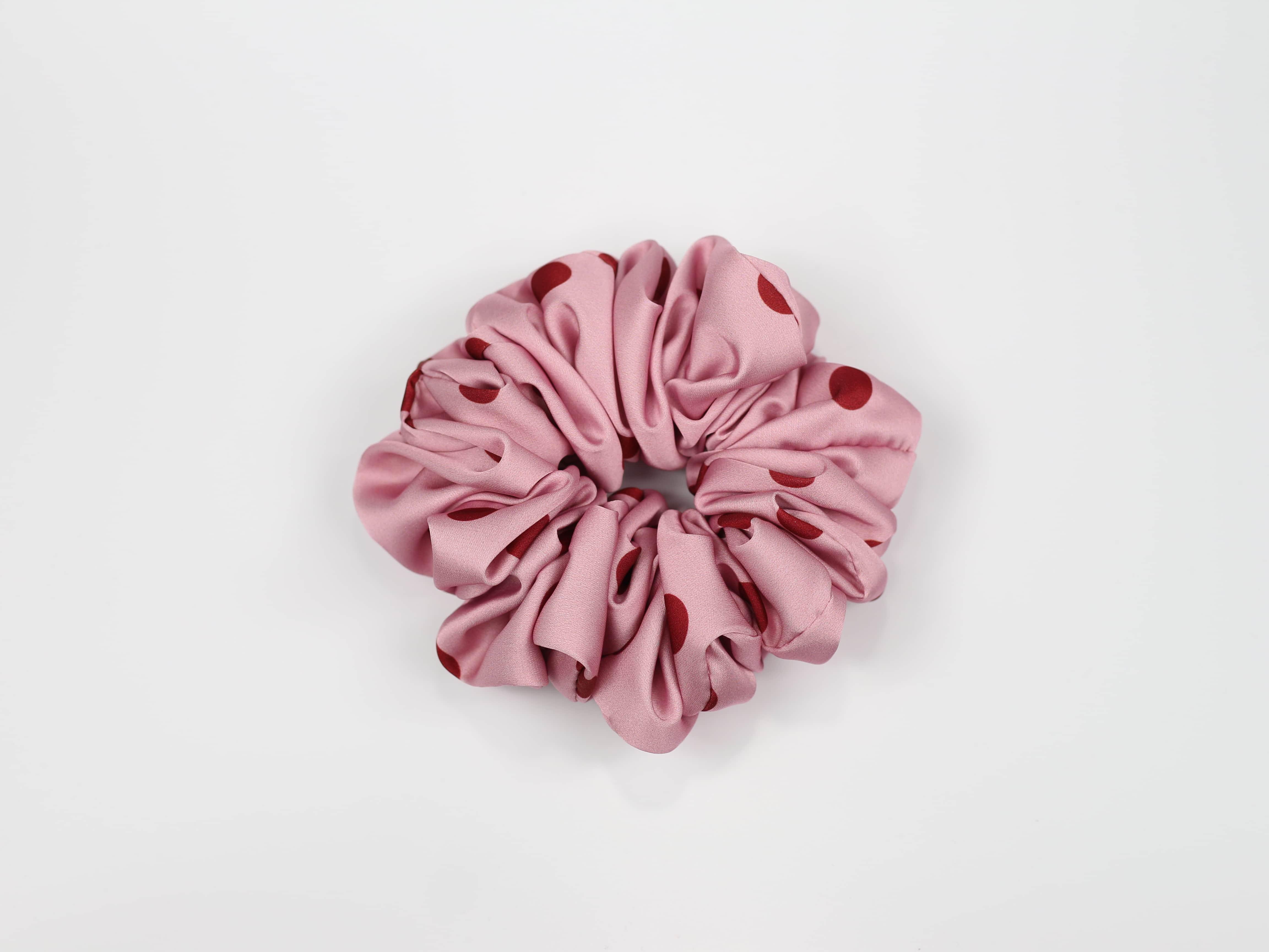 Scrunchie MAXI - bordowe groszki na różowym tle