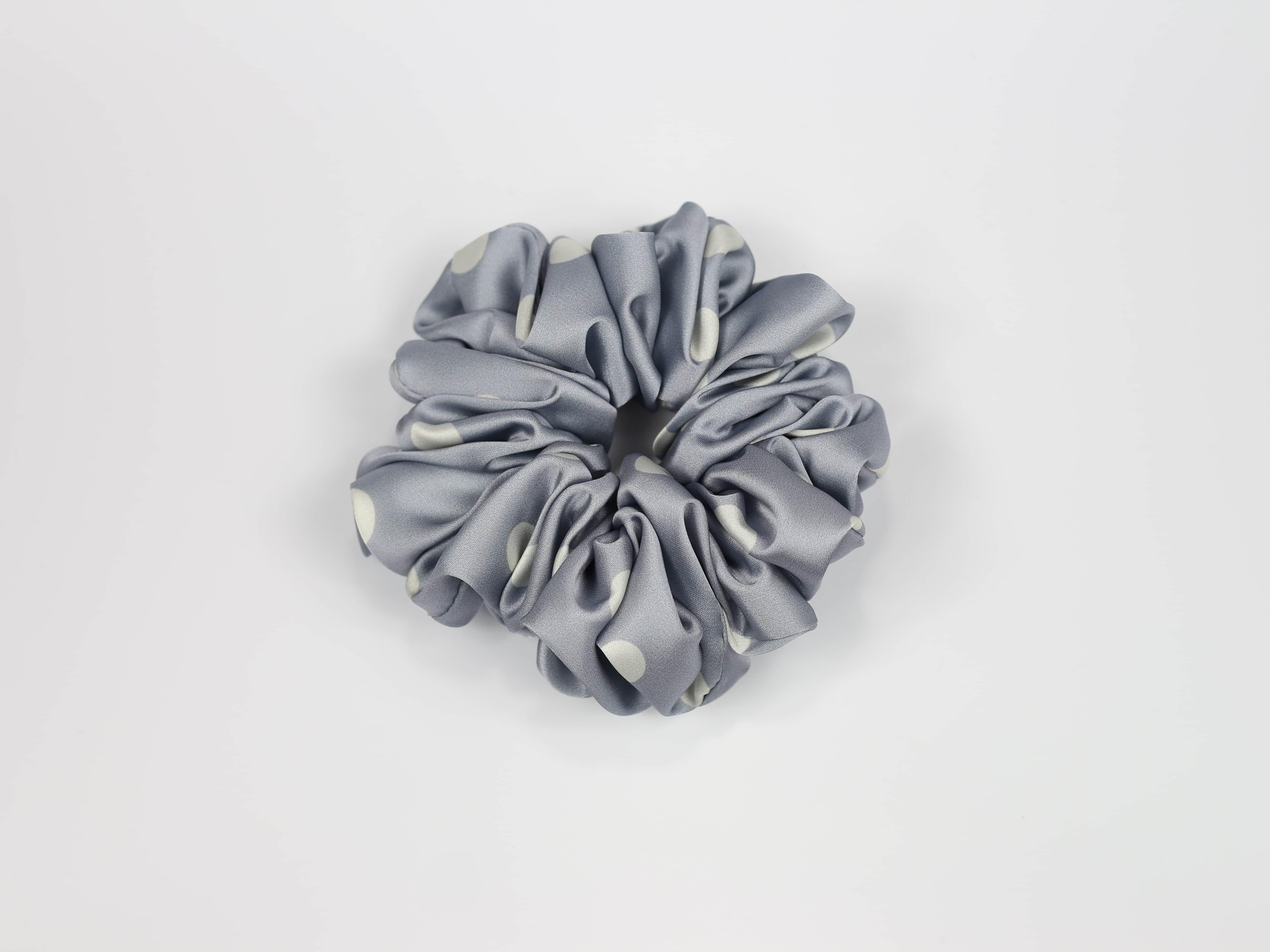 Scrunchie MAXI - groszki na niebieskim tle