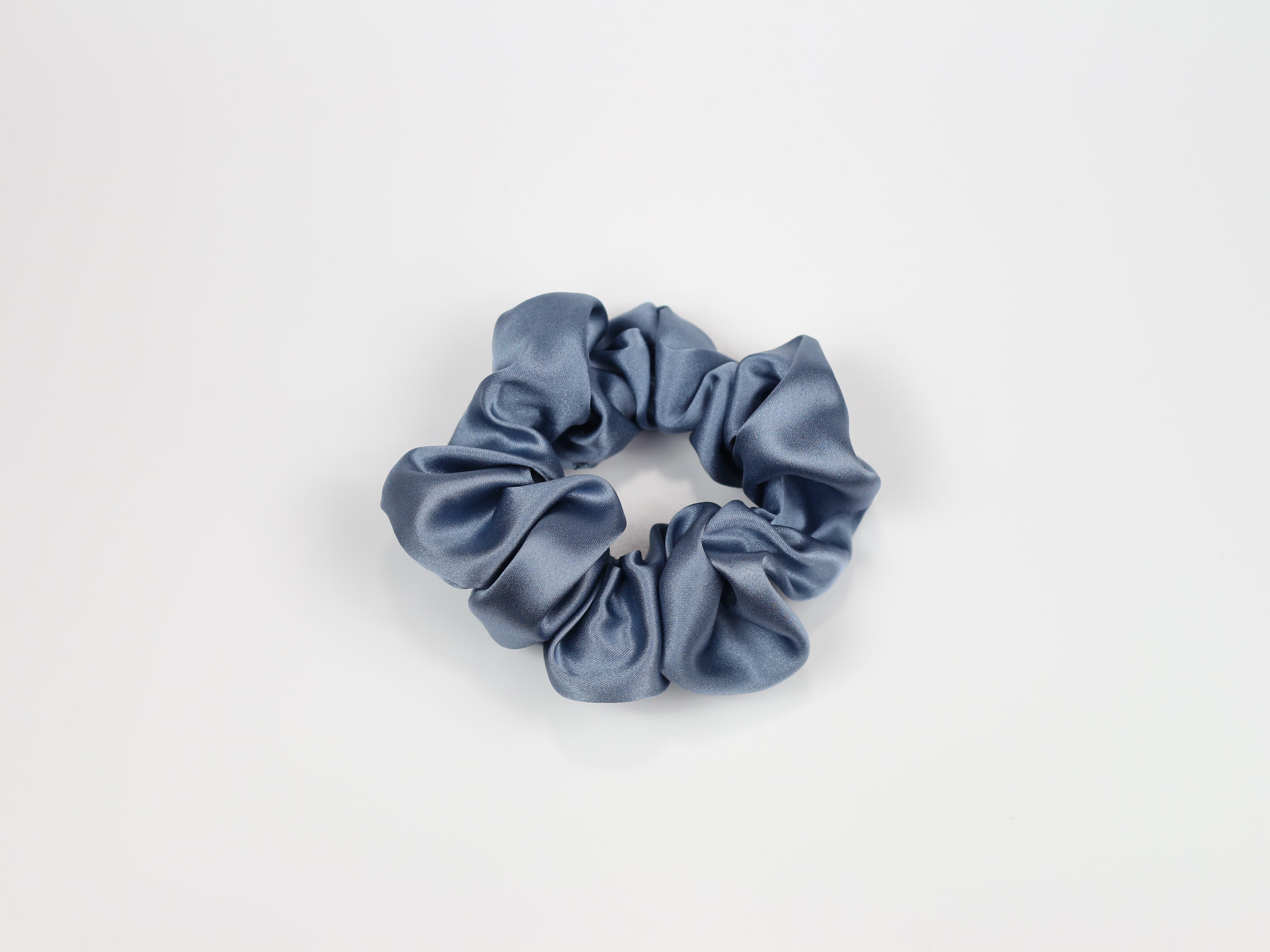 Jedwabna scrunchie - błękit [OUTLET - KOŃCÓWKA SERII]