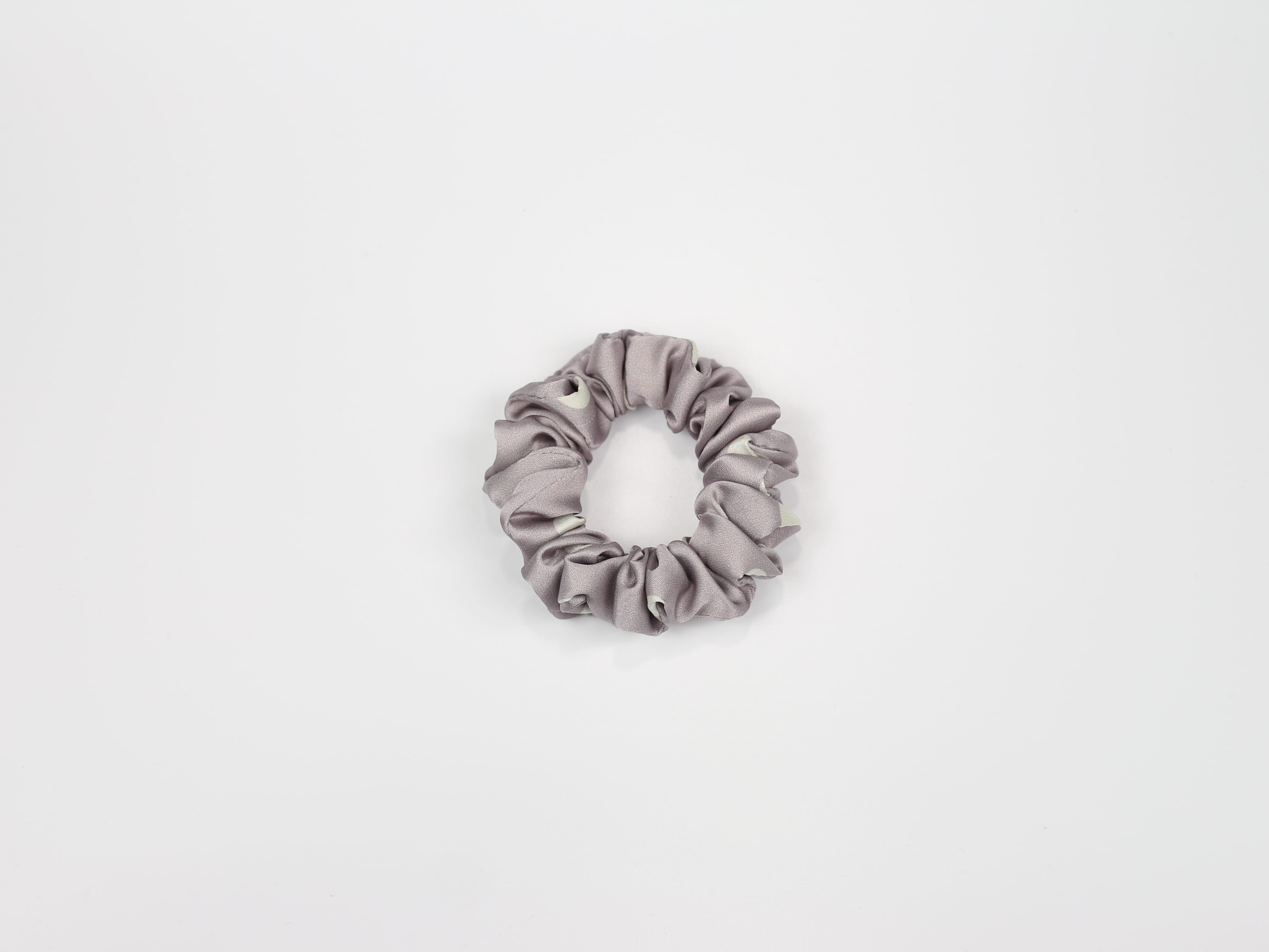 Scrunchie MINI - groszki na wrzosowym tle