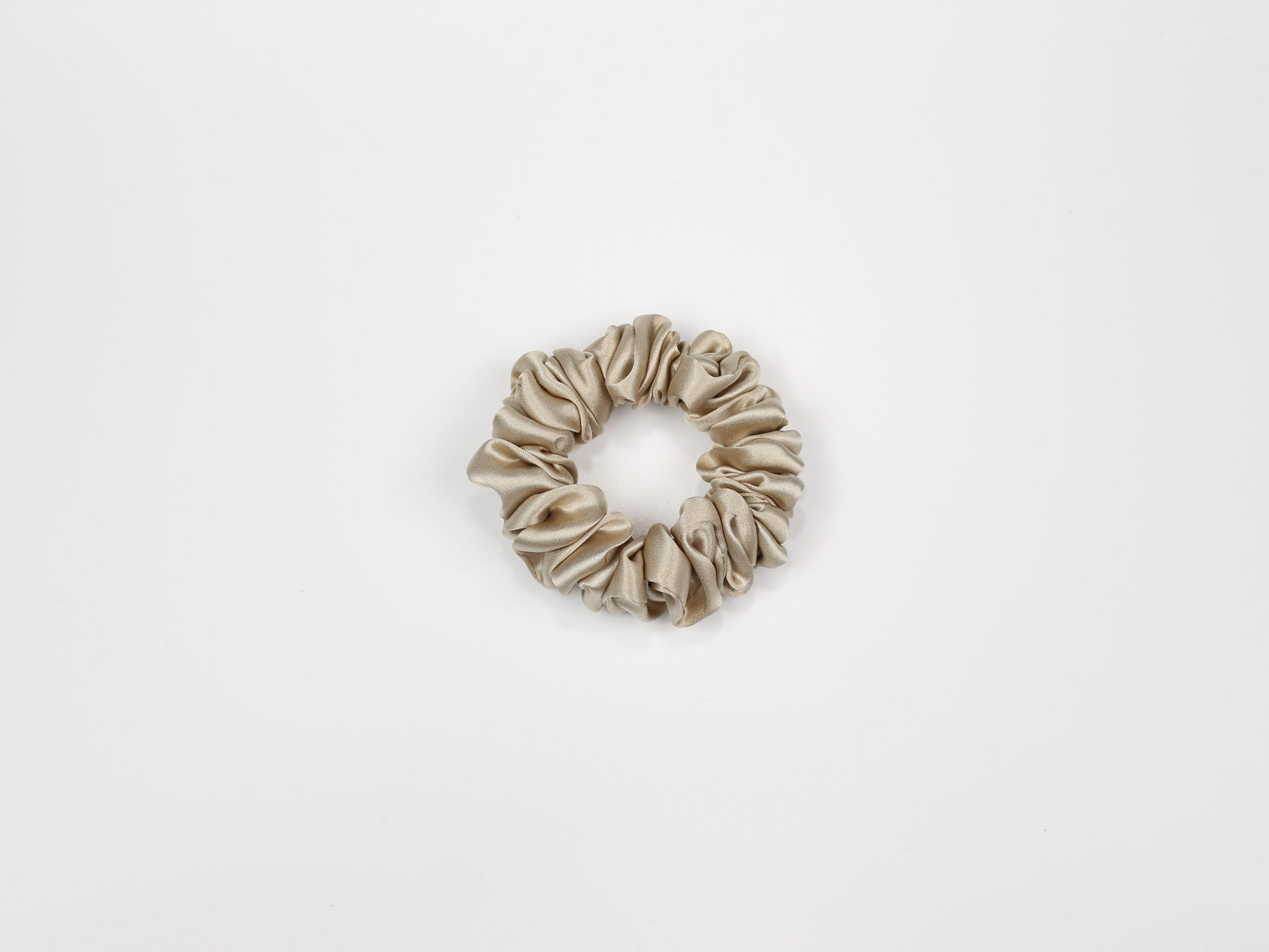 Jedwabna scrunchie MINI - perłowy beż