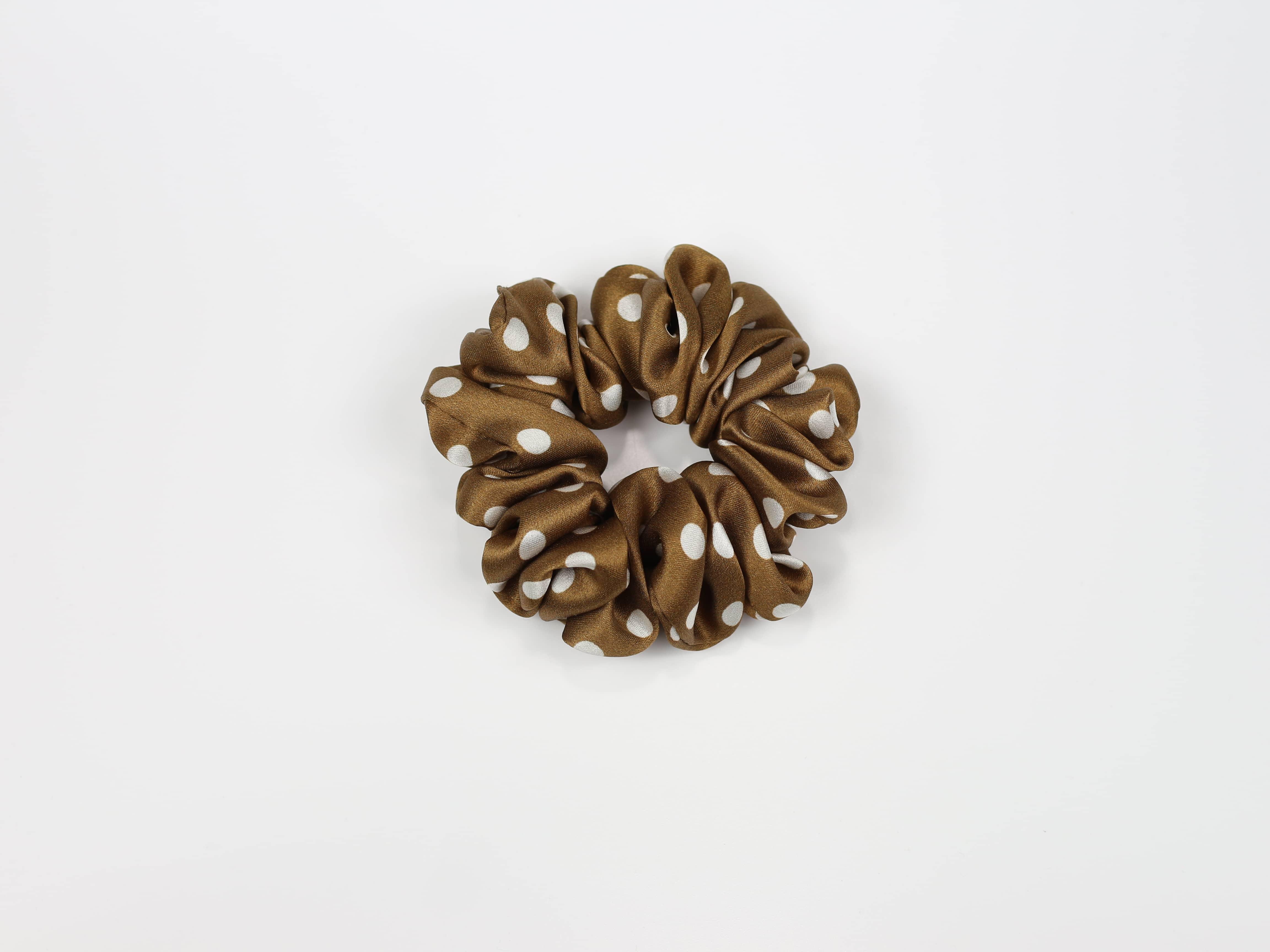 Jedwabna scrunchie STANDARD- karmelowa w groszki