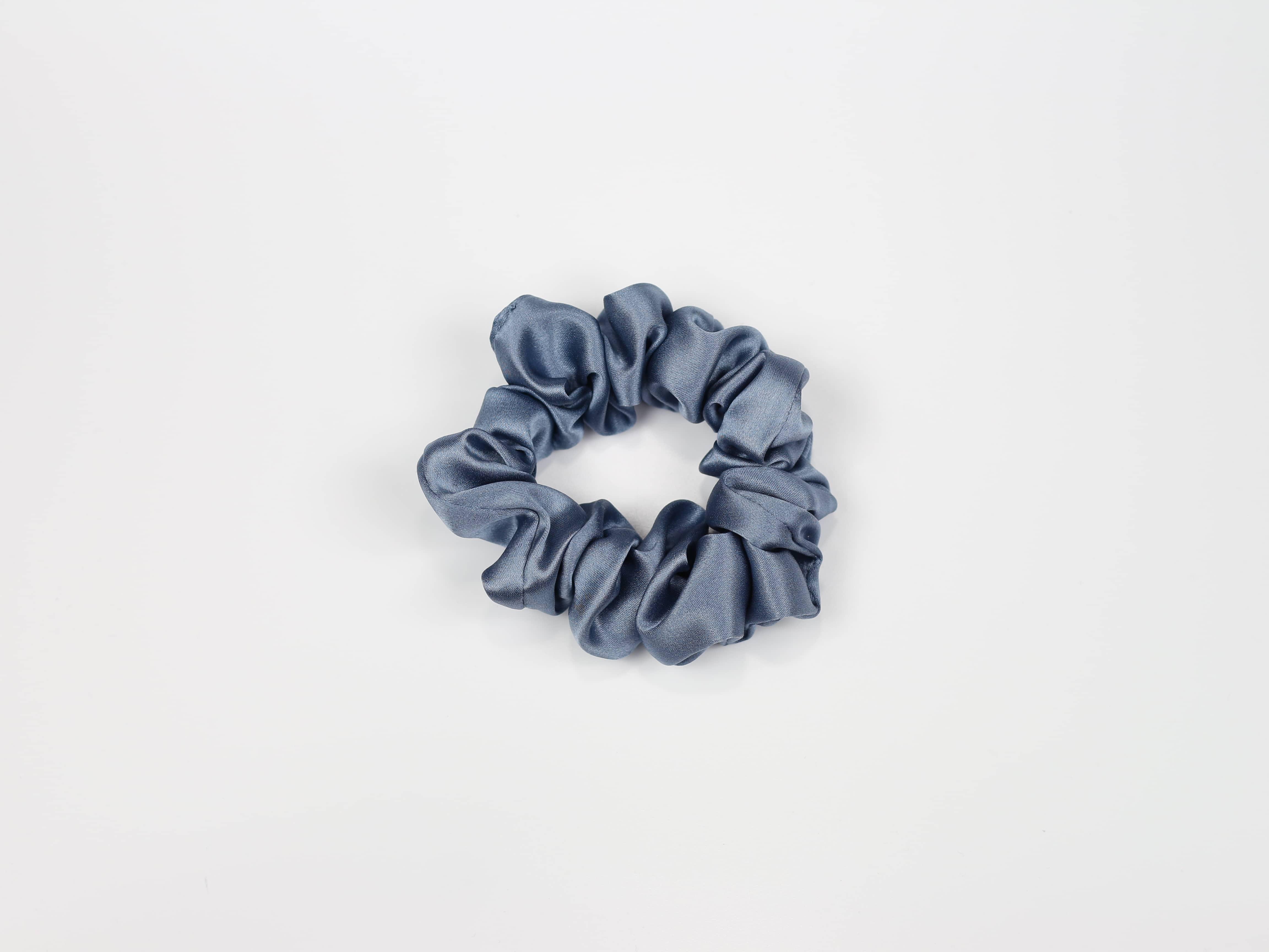 Jedwabna scrunchie - błękit [OUTLET - KOŃCÓWKA SERII]