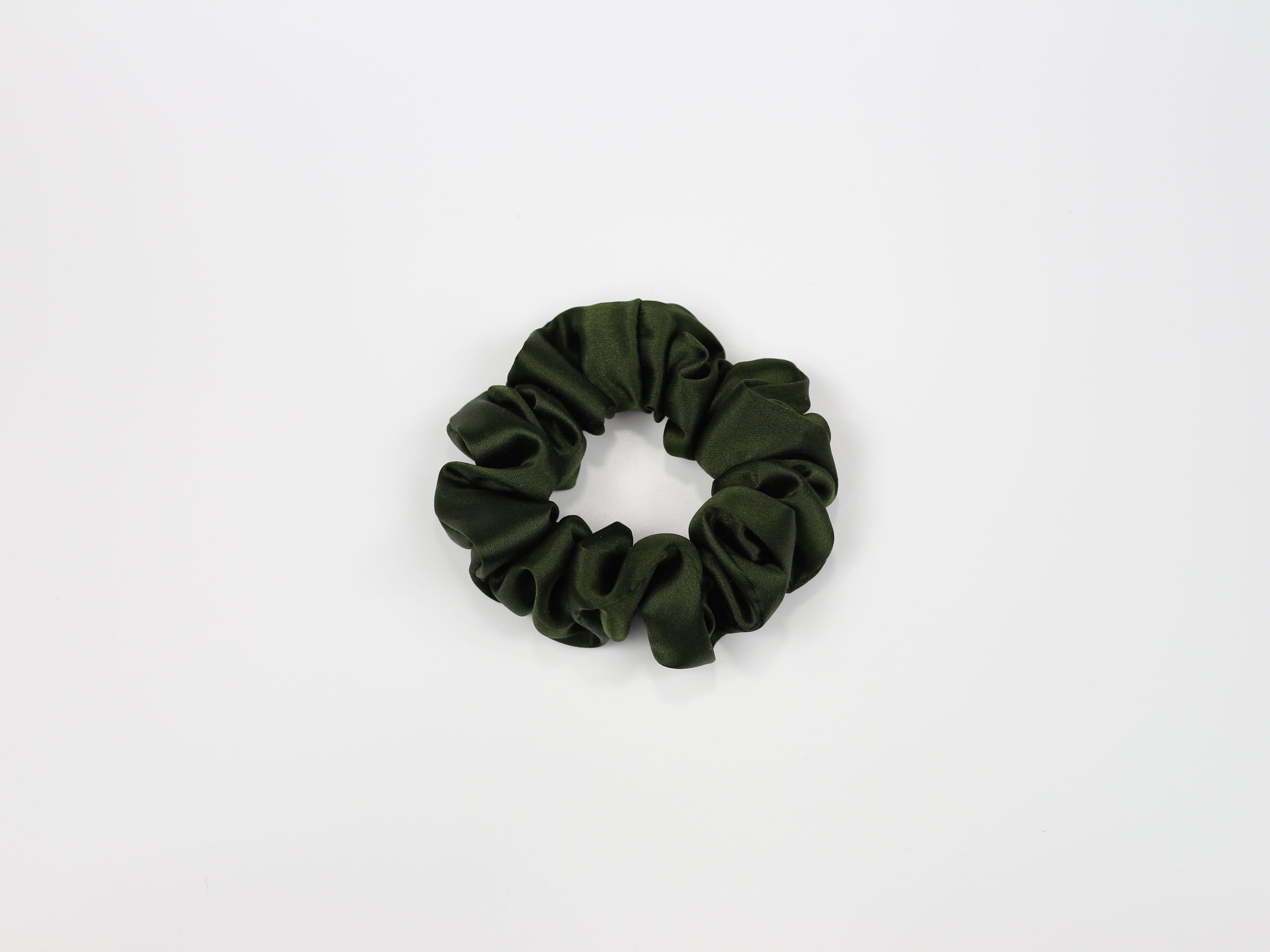 Jedwabna scrunchie - butelkowa zieleń [OUTLET - KOŃCÓWKA SERII]