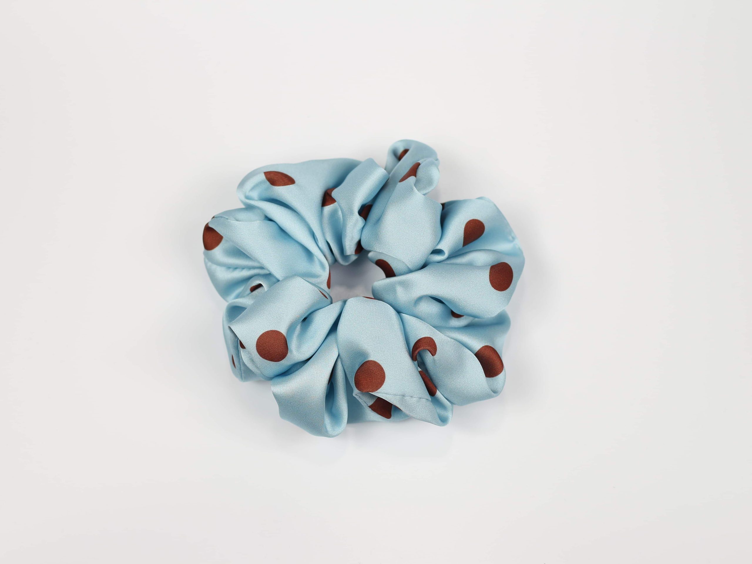 Scrunchie MAXI - brązowe groszki na niebieskim tle