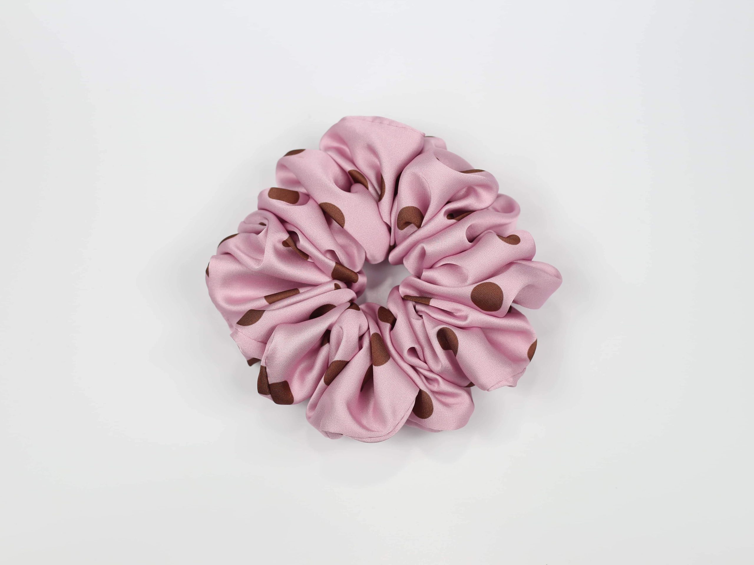 Scrunchie MAXI - brązowe groszki na różowym tle