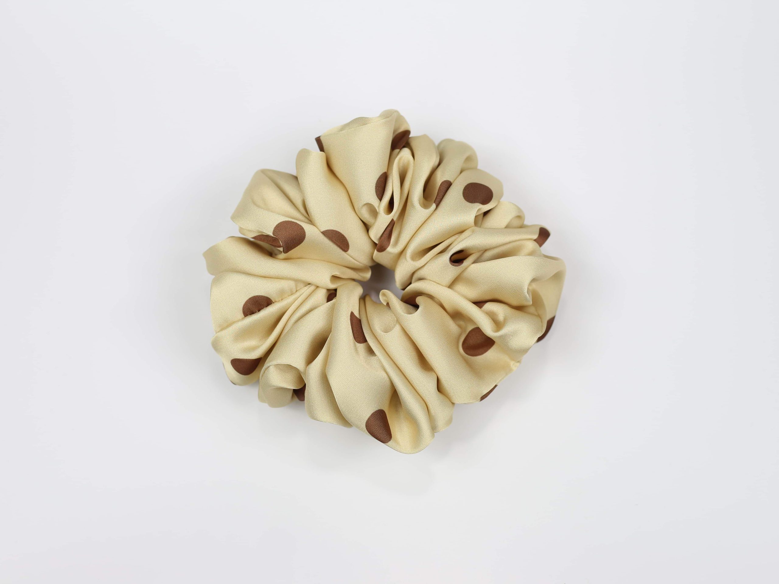 Scrunchie MAXI - brązowe groszki na masełkowym tle