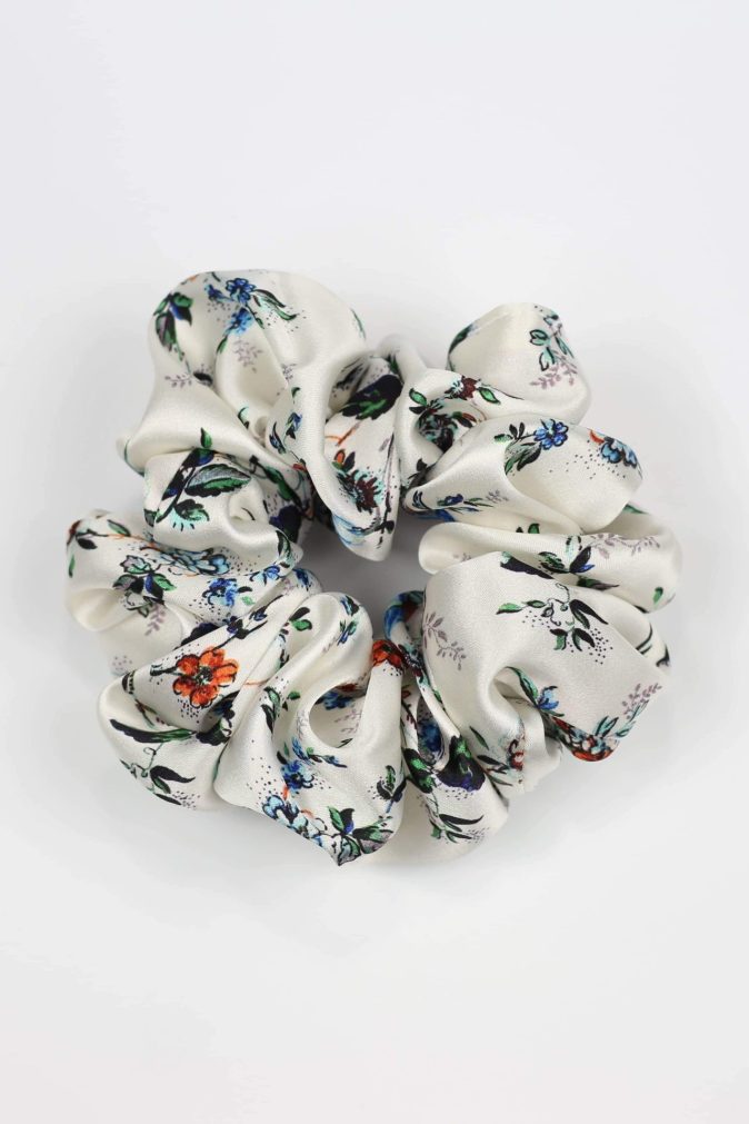 Jedwabna scrunchie MAXI - kwiatowy wzór