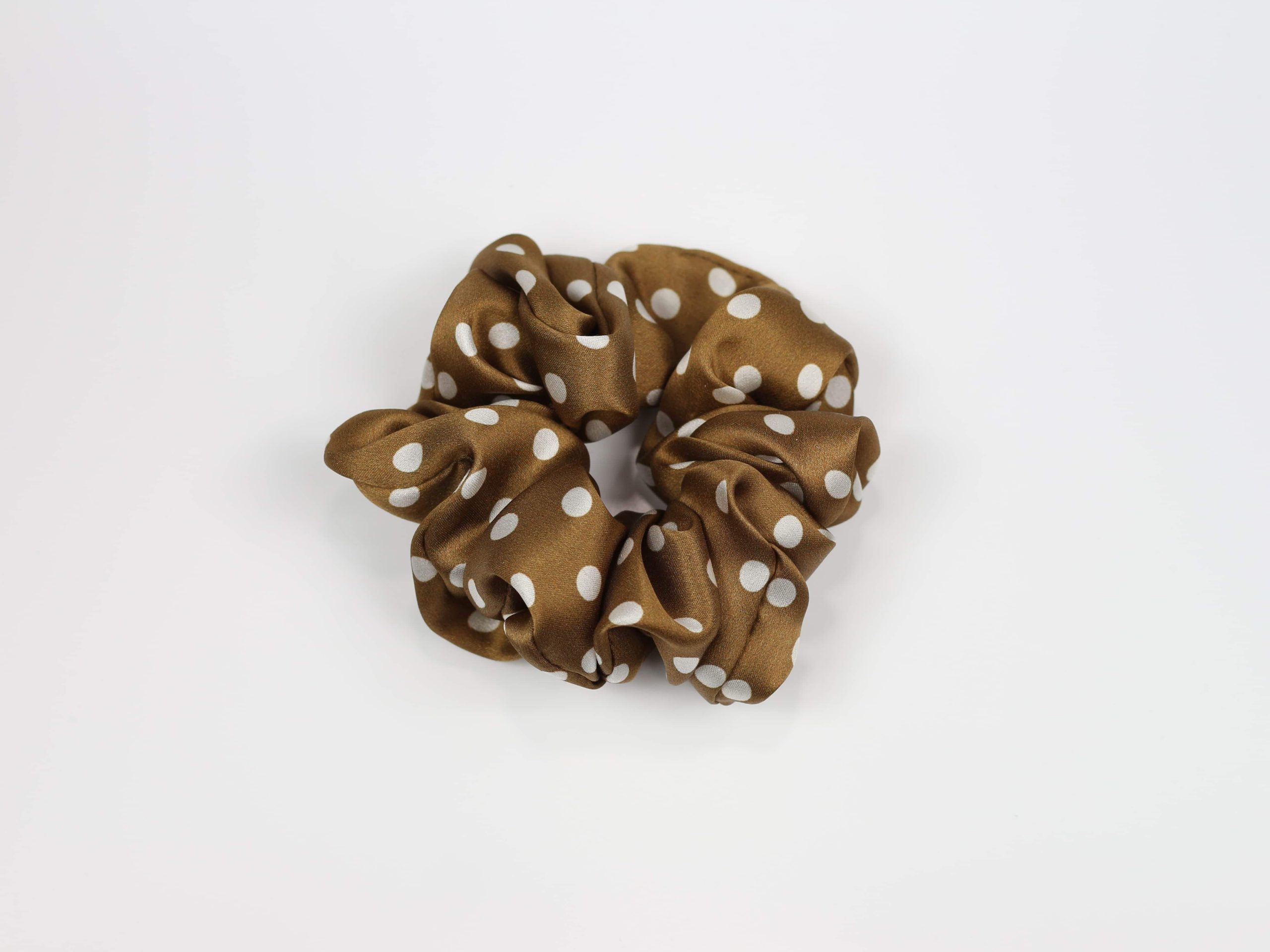 Jedwabna scrunchie MAXI - karmelowa w groszki