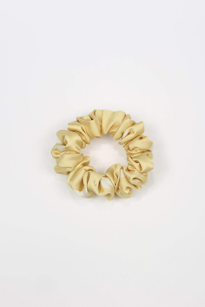 Scrunchie MINI - groszki na masełkowym tle