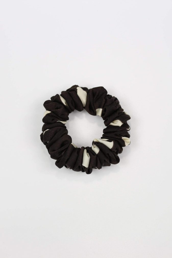 Scrunchie MINI - ciemnobrązowa w grochy