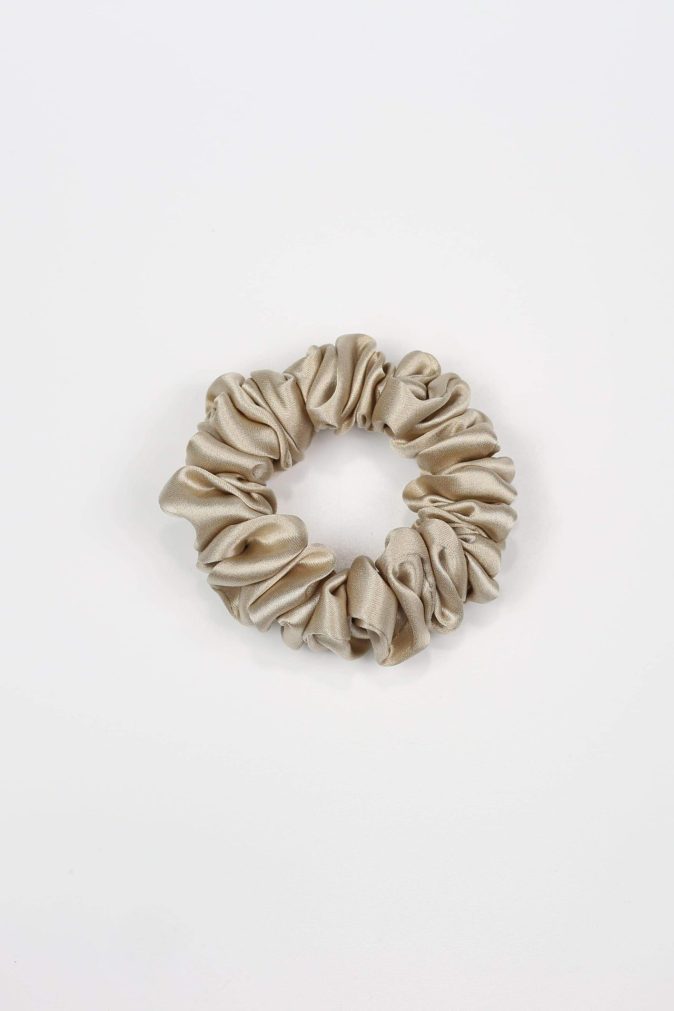 Jedwabna scrunchie MINI - perłowy beż