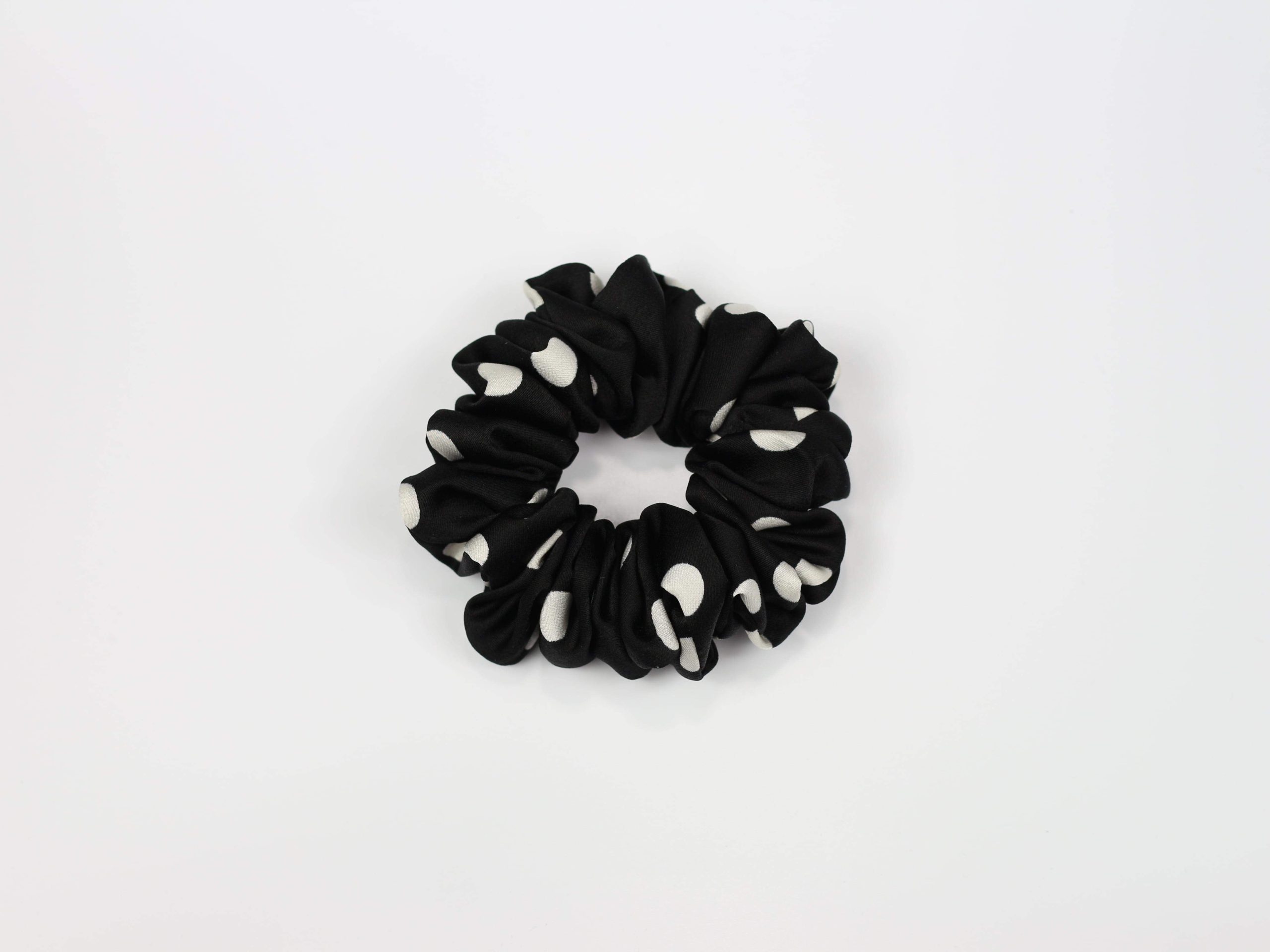 Scrunchie STANDARD - czarna w grochy