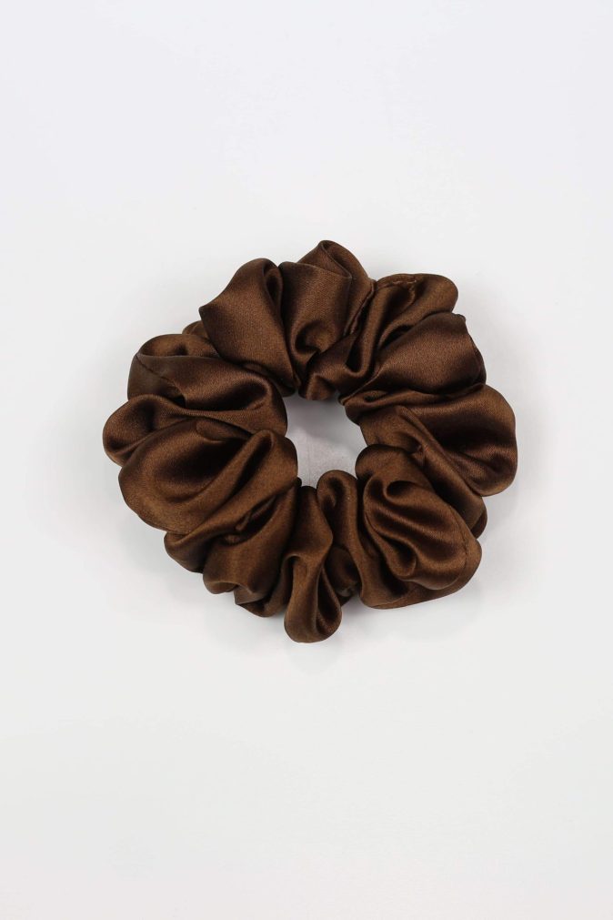 Jedwabna scrunchie STANDARD - brąz