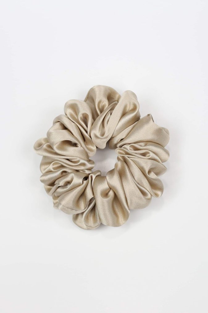 Jedwabna scrunchie STANDARD - perłowy beż
