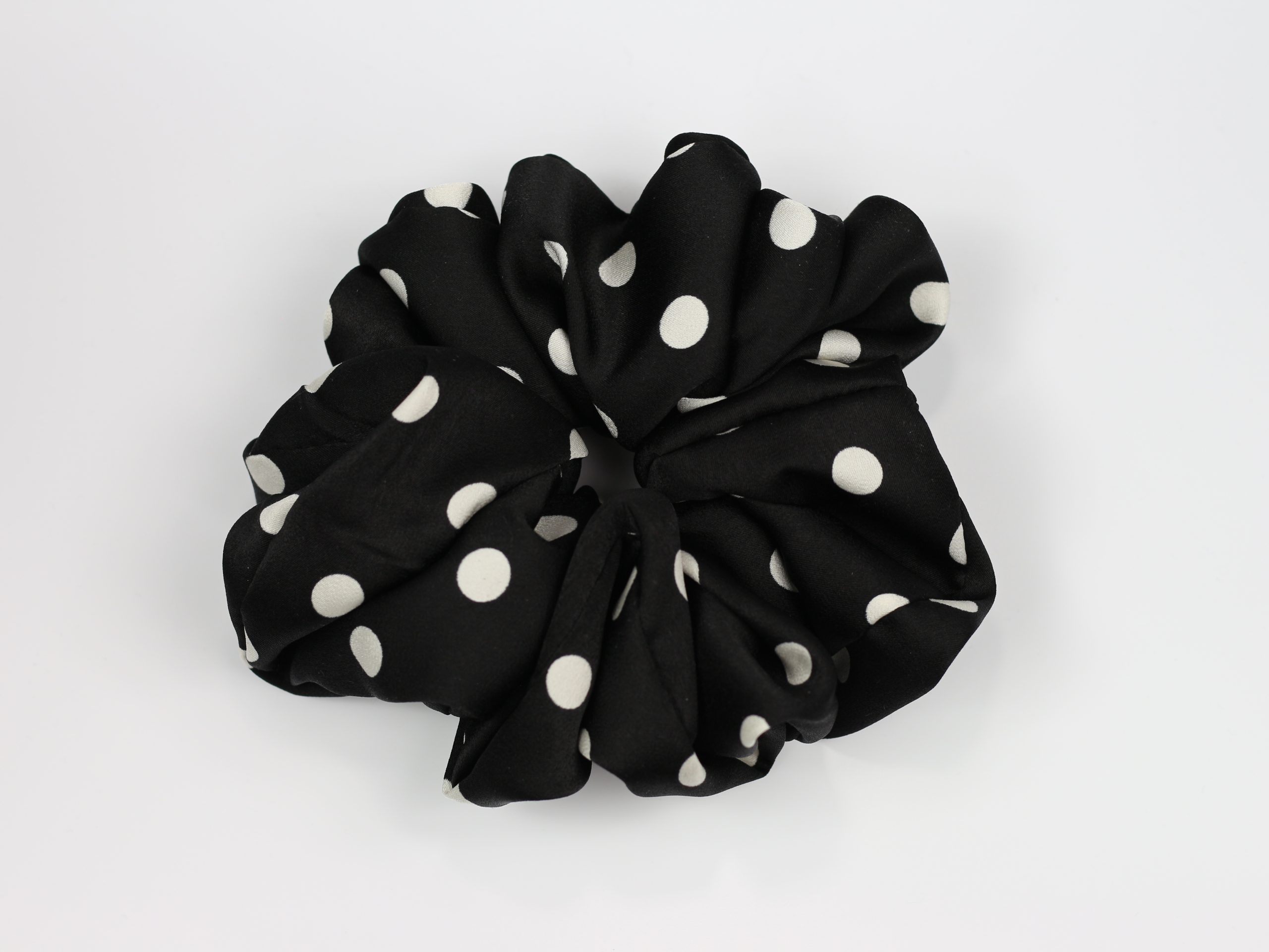 Scrunchie ULTRA - czarna w grochy